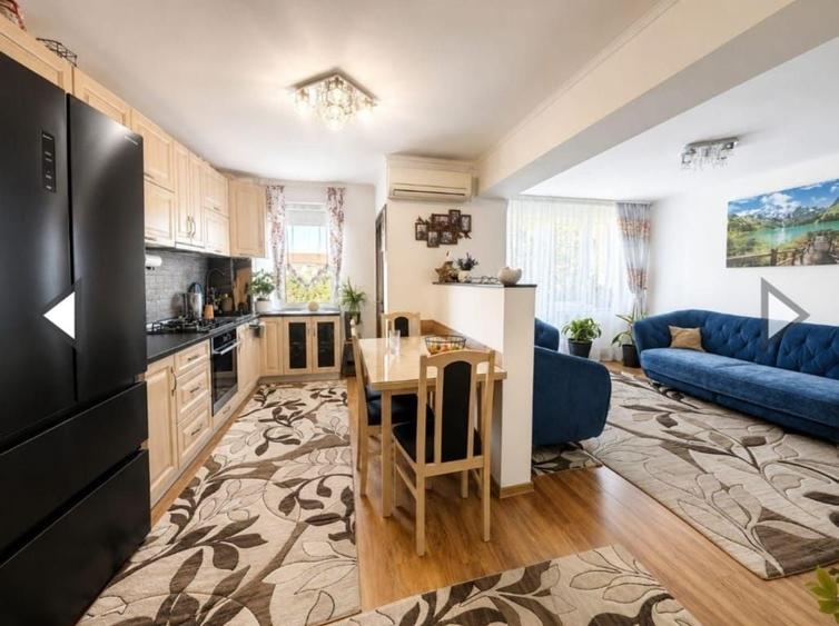 Apartament cu 3 camere decomandat în Iosia