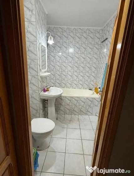 Apartament cu 4 camere decomandat în Burdujeni