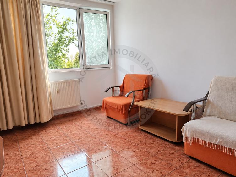 Apartament cu 4 camere semidecomandat, mobilat în Drumul Taberei