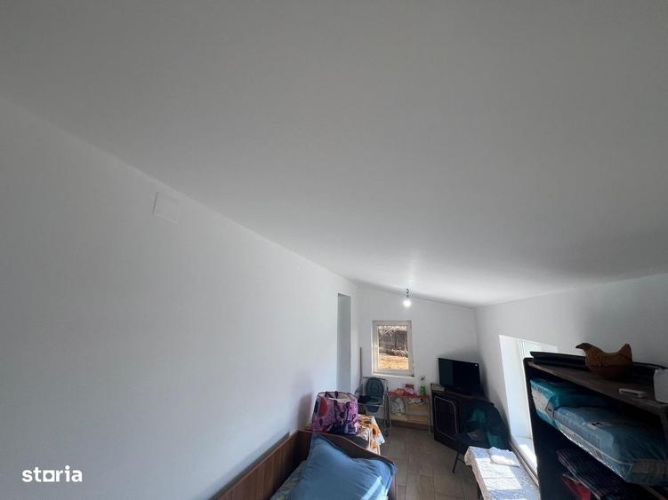 Casă cu 2 camere decomandat în Braniștea