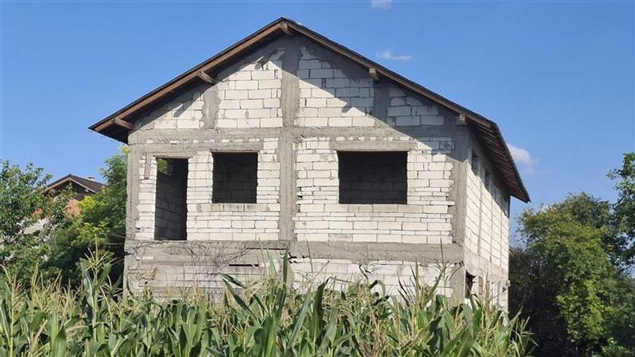 Casă individuală cu 5 camere cu Teren 1000 Mp în Gologanu