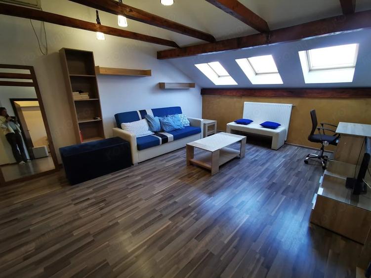 Apartament cu 2 camere semidecomandat în P-ța Unirii