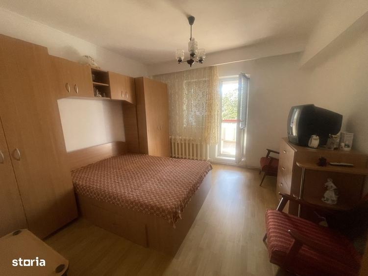 Apartament cu 3 camere decomandat în Sub Arini