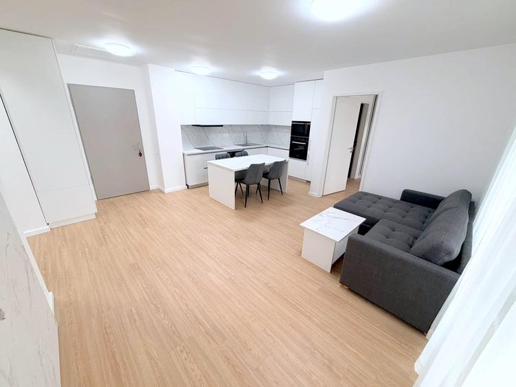 Apartament cu 3 camere semidecomandat în Central