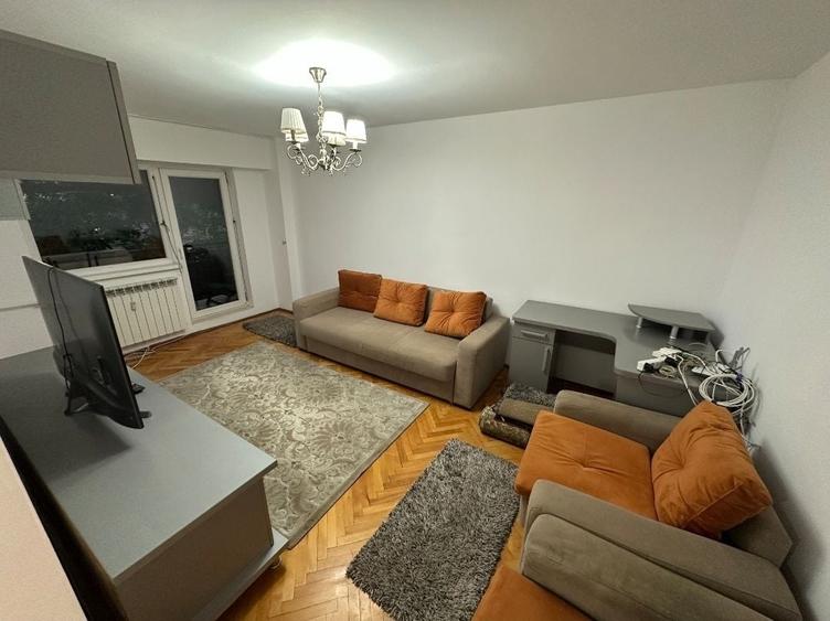 Apartament cu 3 camere decomandat în Exterior Vest