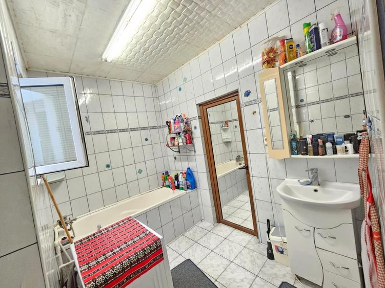 Casă individuală cu 6 camere cu Teren 150 Mp în Ultracentral