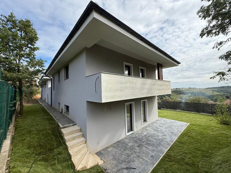 Duplex cu 4 camere cu Canalizare în Feleacu