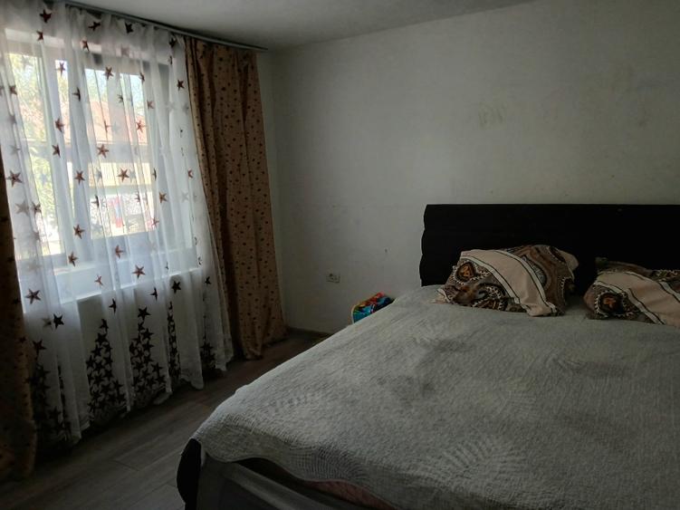 Casă individuală cu 2 camere cu Teren 1568 Mp în Roata de Jos