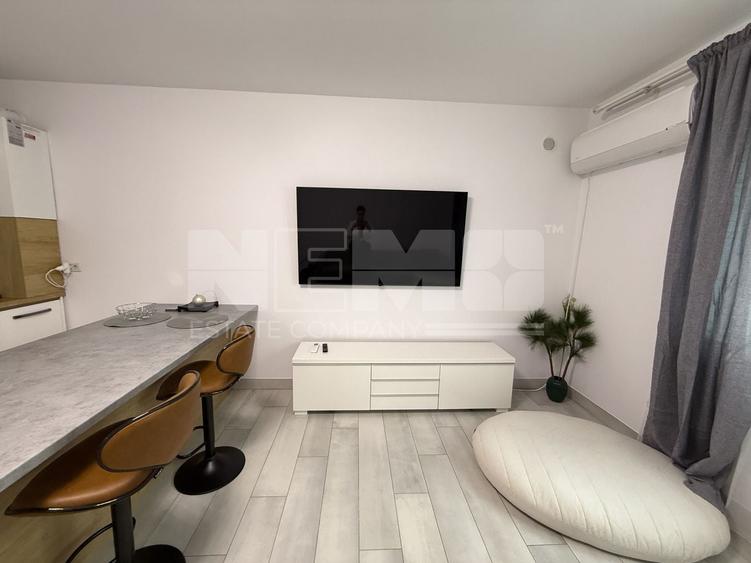 Apartament cu 3 camere decomandat, mobilat în Ultracentral