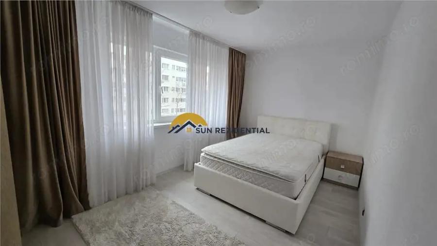 Apartament cu 3 camere semidecomandat în Berceni