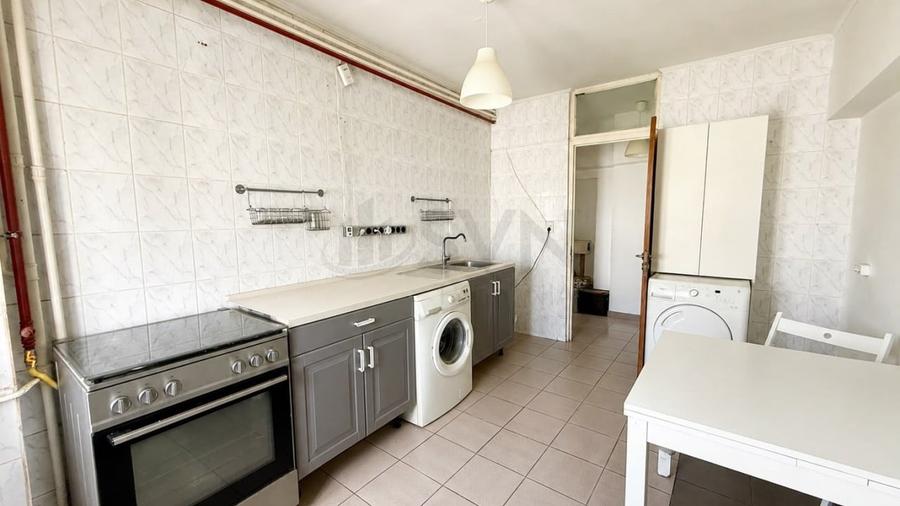 Apartament cu 4 camere decomandat în Lacul Tei