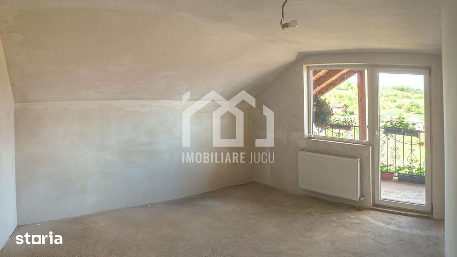 Casă cu 5 camere cu Teren 1974 Mp în Jucu