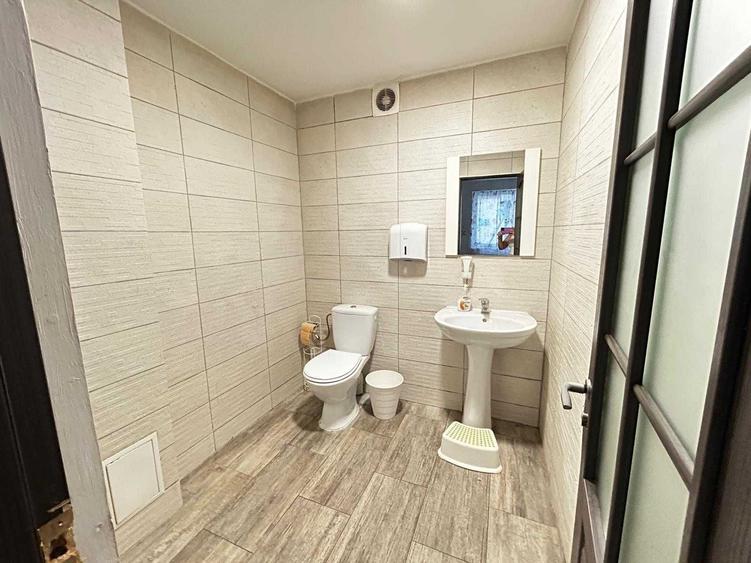 Apartament cu 4 camere decomandat în Noua