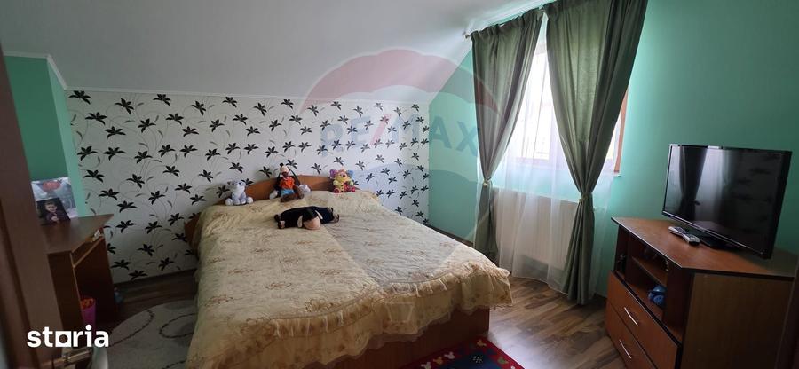 Casă cu 6 camere cu Teren 721 Mp în Crevedia