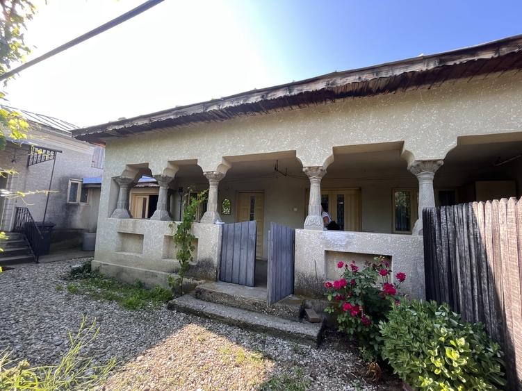 Casă cu 5 camere cu Teren 1321 Mp în Central