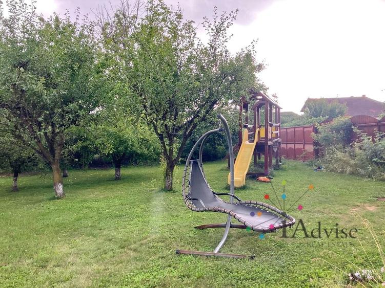 Casă individuală cu 6 camere cu Canalizare în Cristian