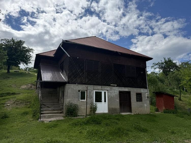 Casă cu 3 camere în Slatina
