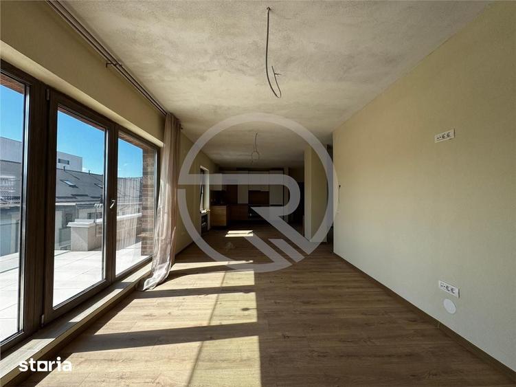 Apartament cu 3 camere semidecomandat în Borhanci