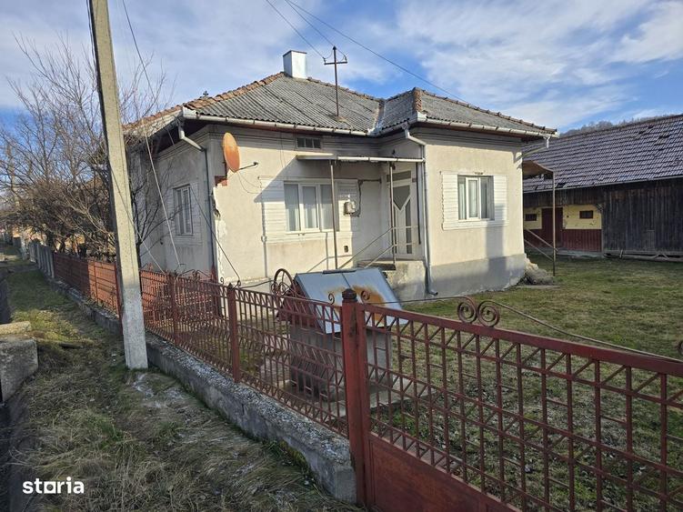 Casă cu 3 camere în Josenii Bârgăului