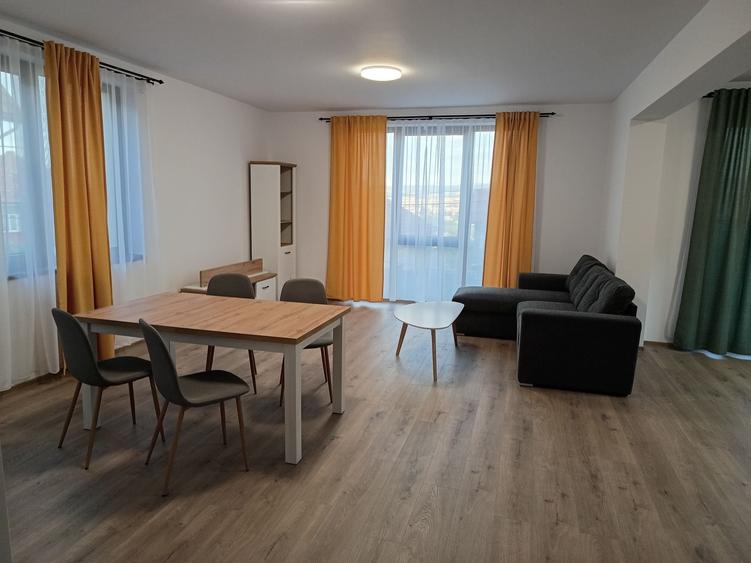 Casă cu 4 camere cu Canalizare în Dâmbul Rotund