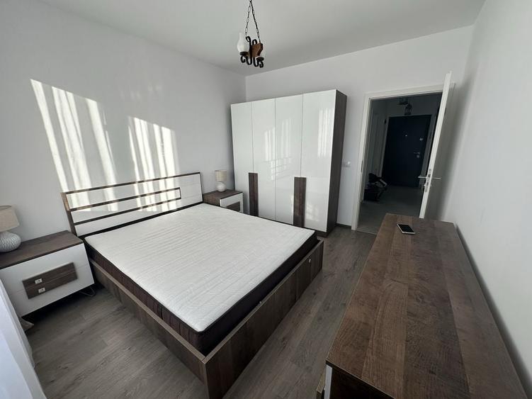 Apartament cu 2 camere decomandat în Tractorul