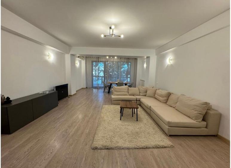 Apartament cu 3 camere decomandat, mobilat în Central