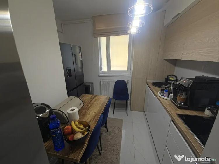 Apartament cu 4 camere semidecomandat în Tăbăcărie