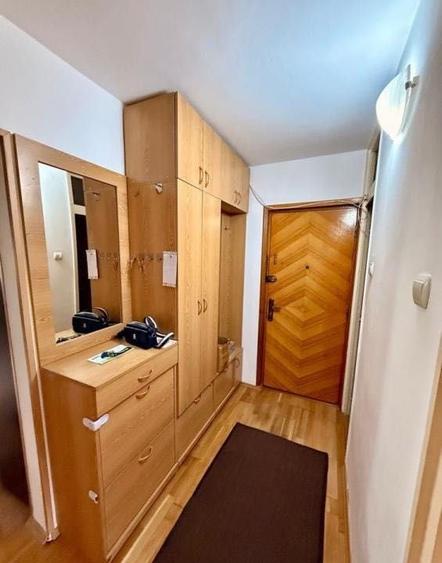 Apartament cu 3 camere decomandat în Păcii