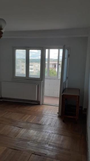 Apartament cu 3 camere decomandat în Prundu