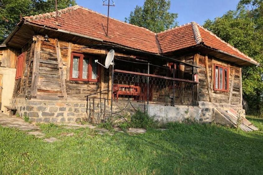Casă cu 3 camere în Vânători