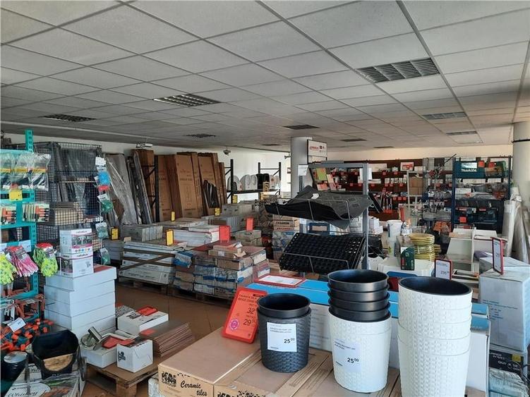 Spațiu comercial, de 450 mp, în Vest