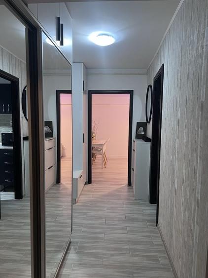 Apartament cu 2 camere decomandat în Apărătorii Patriei