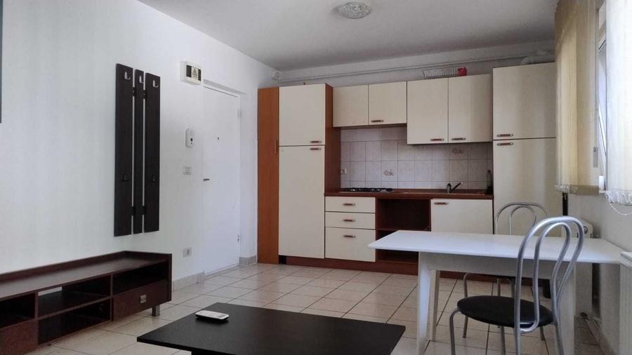 Casă cu 2 camere decomandat în Exterior Vest