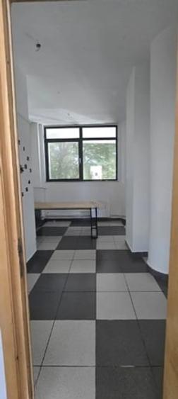 Birou, de 252 mp, în Central