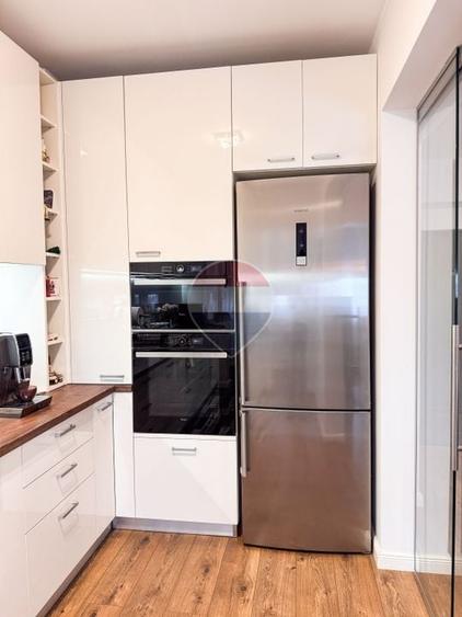 Apartament cu 4 camere decomandat în Periferie