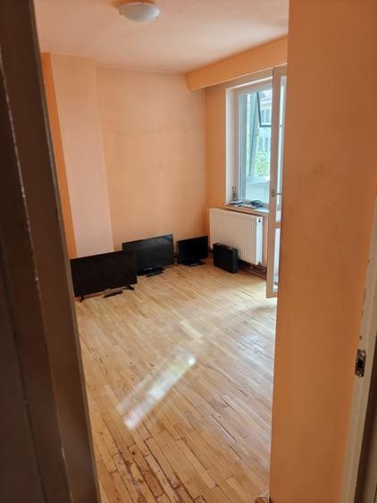 Apartament cu 3 camere decomandat în Exterior Vest