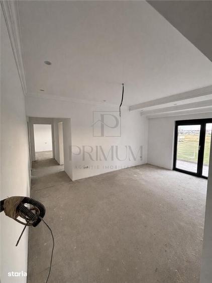 Apartament cu 3 camere semidecomandat în Moșnița Nouă