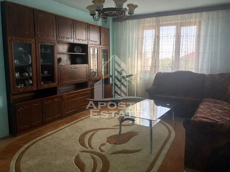 Apartament cu 4 camere decomandat în Mircea cel Bătrân