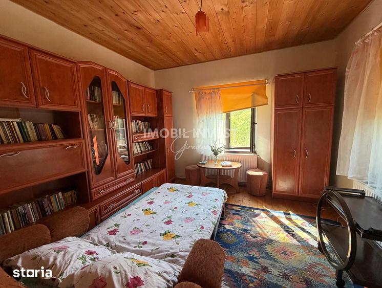 Casă cu 4 camere cu Teren 6642 Mp în Pianu