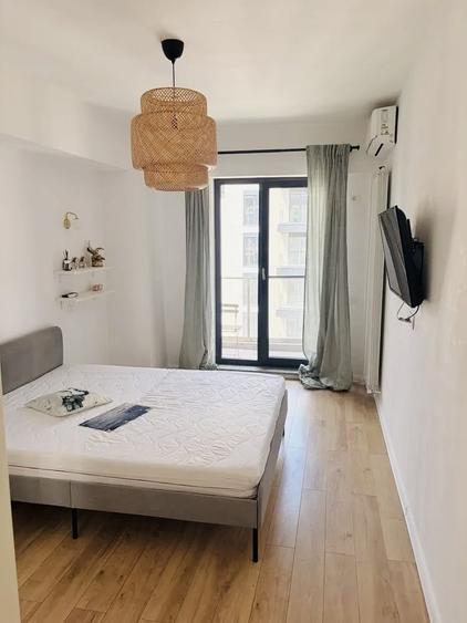 Apartament cu 2 camere semidecomandat, mobilat în Regie