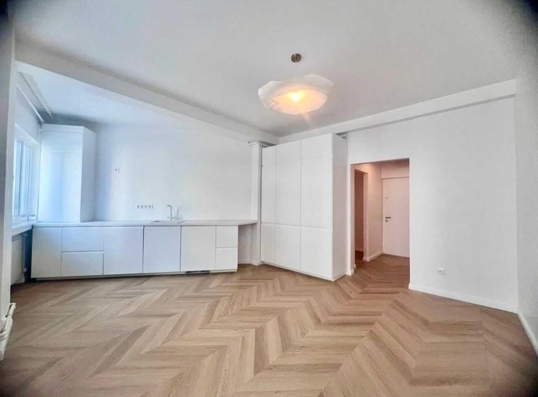 Apartament cu 5 camere decomandat în Batistei