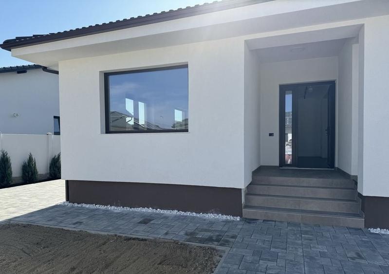Casă individuală cu 4 camere cu Teren 500 Mp în Periferie