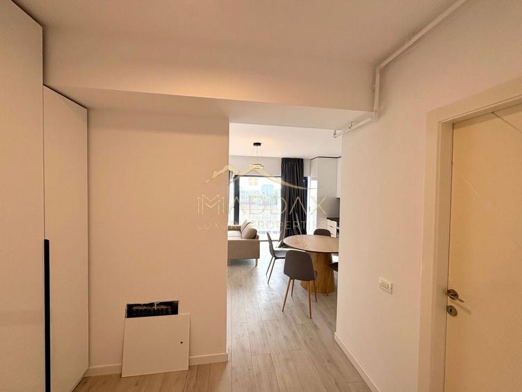 Apartament cu 3 camere semidecomandat, mobilat în Băneasa