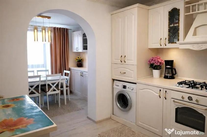 Apartament cu 3 camere semidecomandat în Exterior Vest