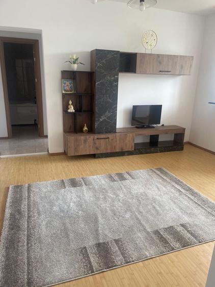 Apartament cu 2 camere semidecomandat în Dacia