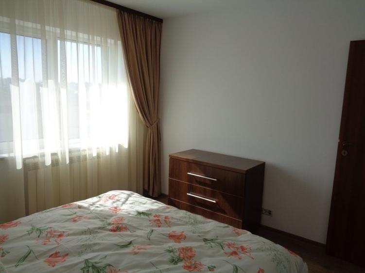 Apartament cu 3 camere decomandat, mobilat în Central