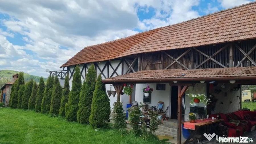 Casă cu 7 camere cu Teren 20855 Mp în Central