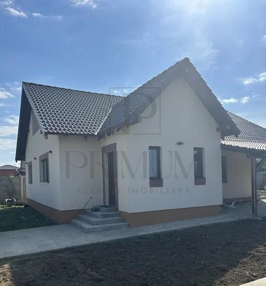 Casă individuală cu 4 camere cu Canalizare în Utvin
