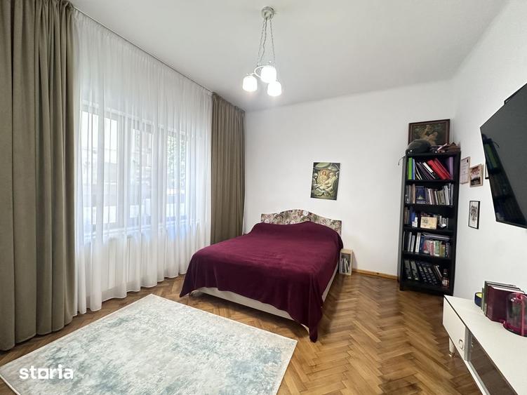Casă cu Teren 200 Mp în Centrul Civic