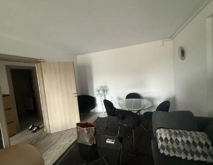 Apartament cu 2 camere decomandat, mobilat în Nerva Traian